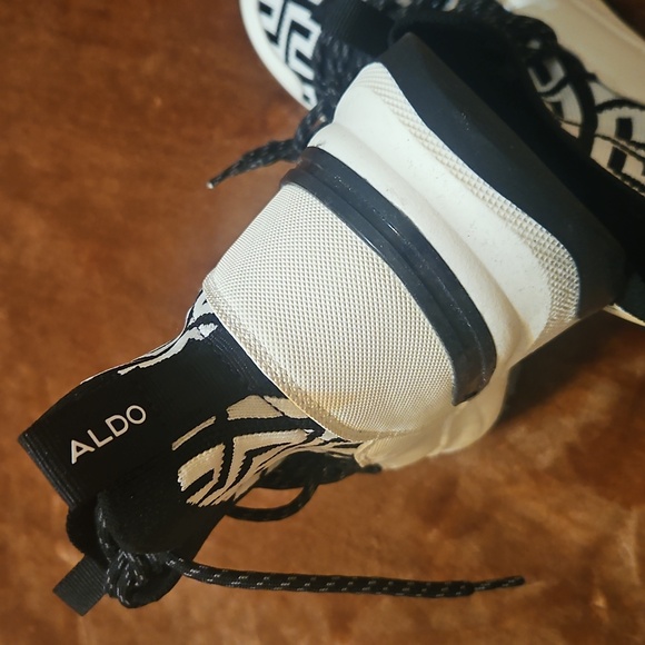 Sneakers/ Aldo - Picture 3 of 4
